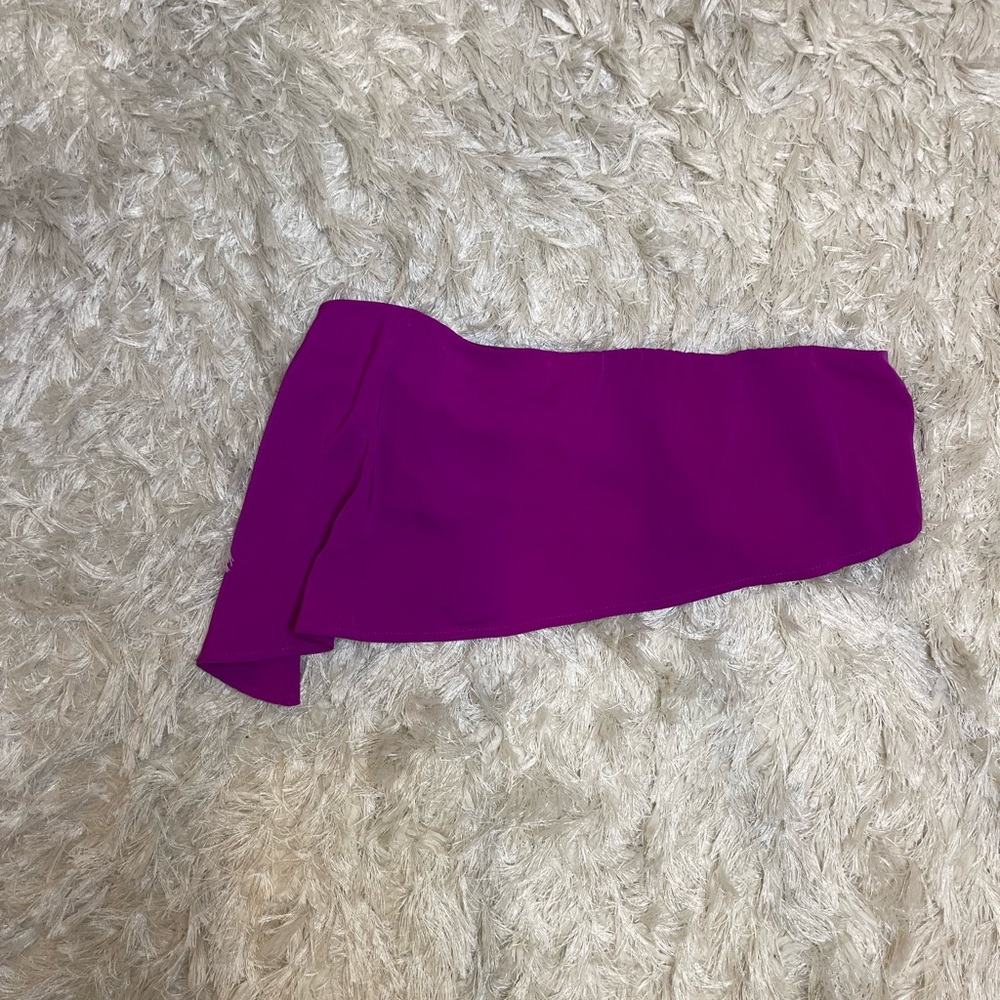 Super down Asymmetrical Bandeau Top